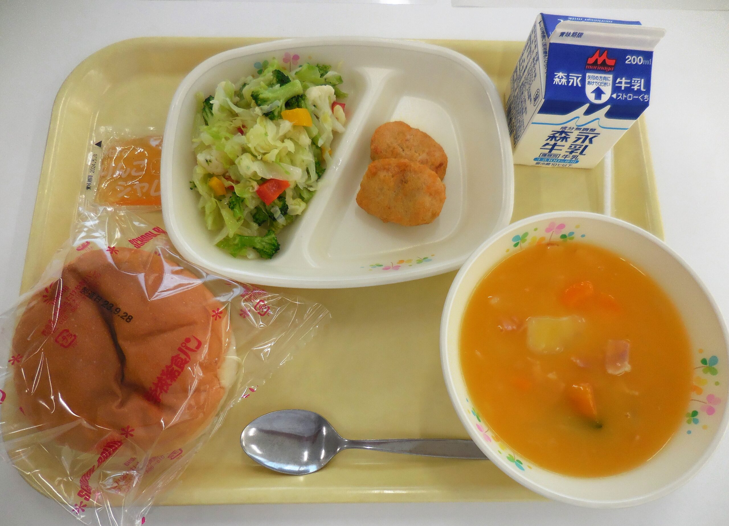 ９月２９日・１０月２日の給食を掲載しております。 のサムネイル画像