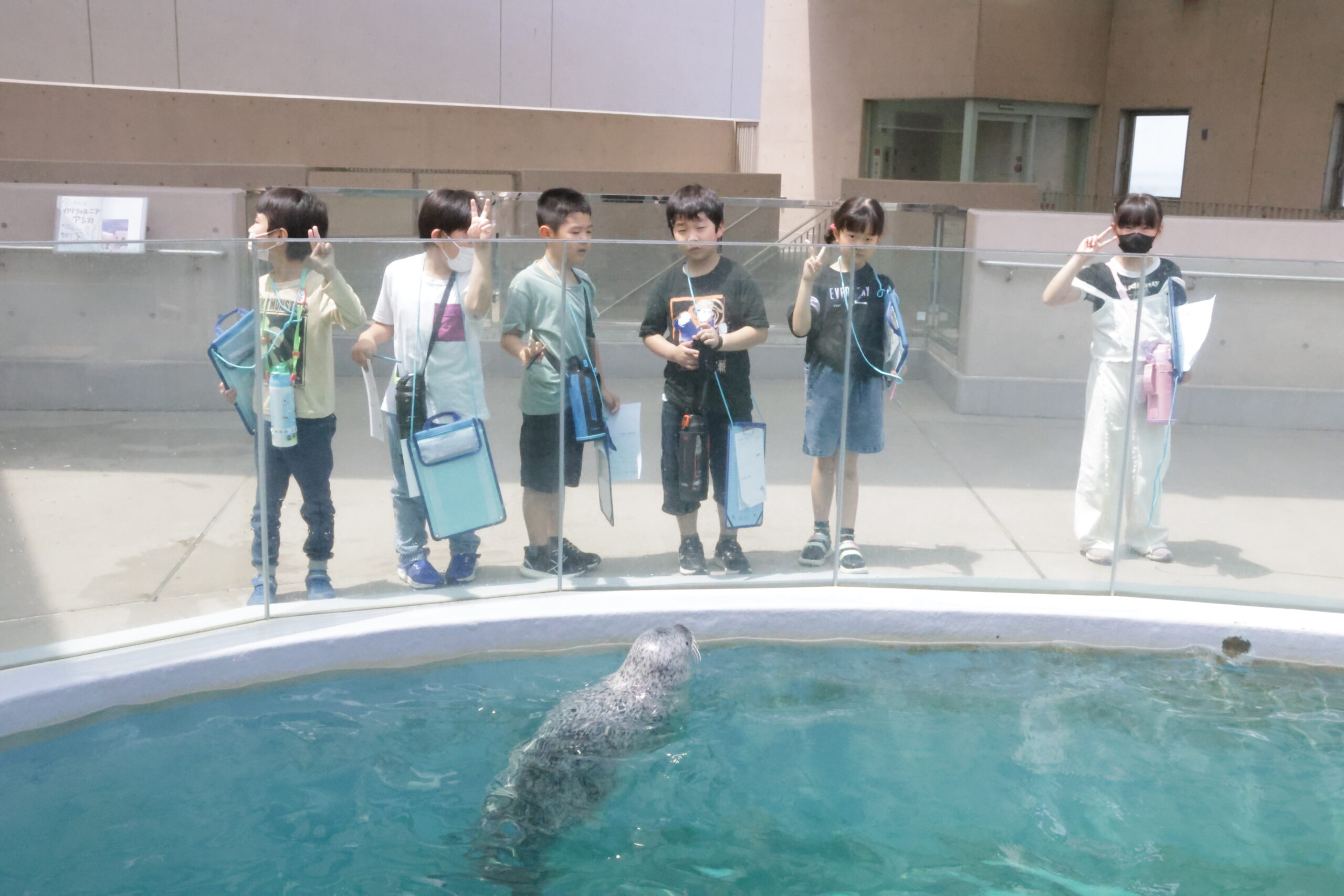 6月7日(金)　2年生が校外学習に出かけました。 のサムネイル画像