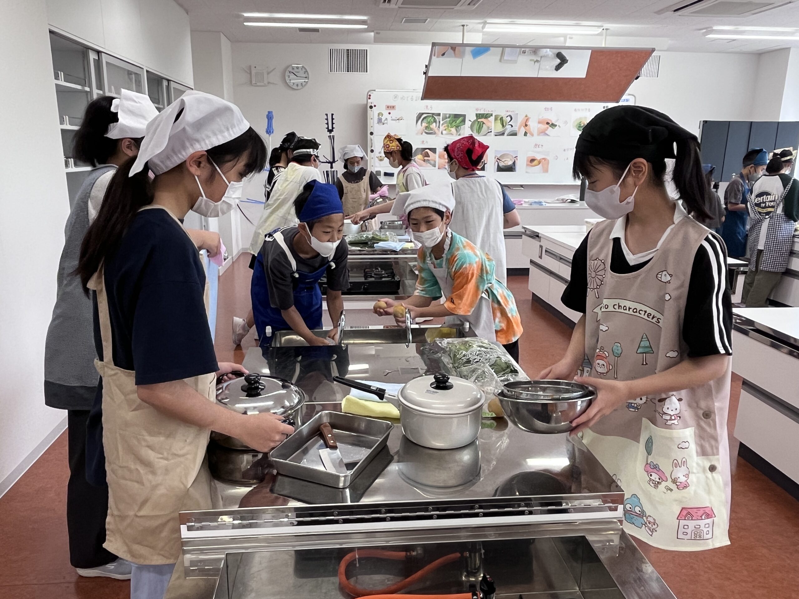 7月4日(金)　5年生調理実習 のサムネイル画像