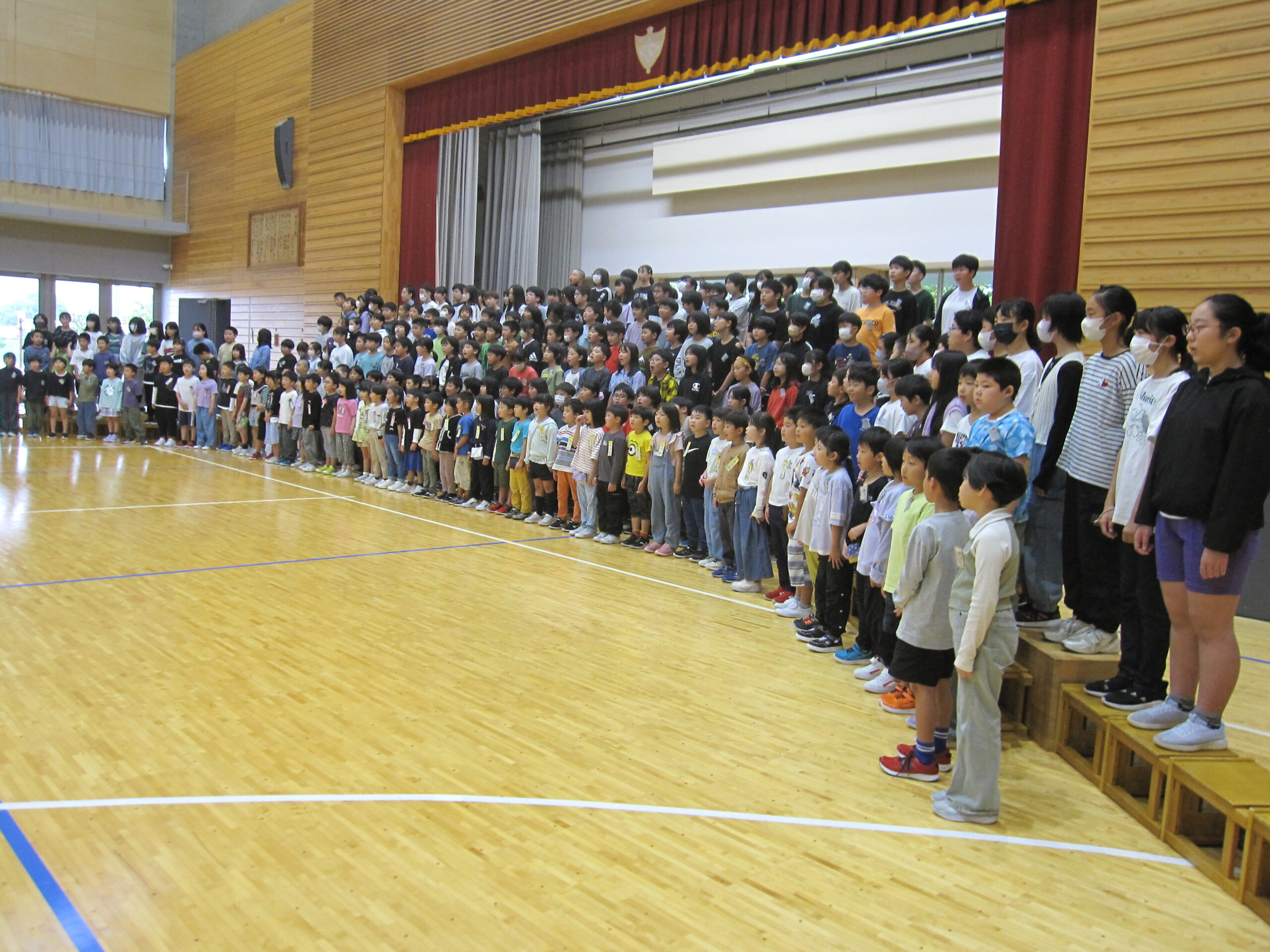 9月25日　全校合唱練習（1回目）を行いました のサムネイル画像
