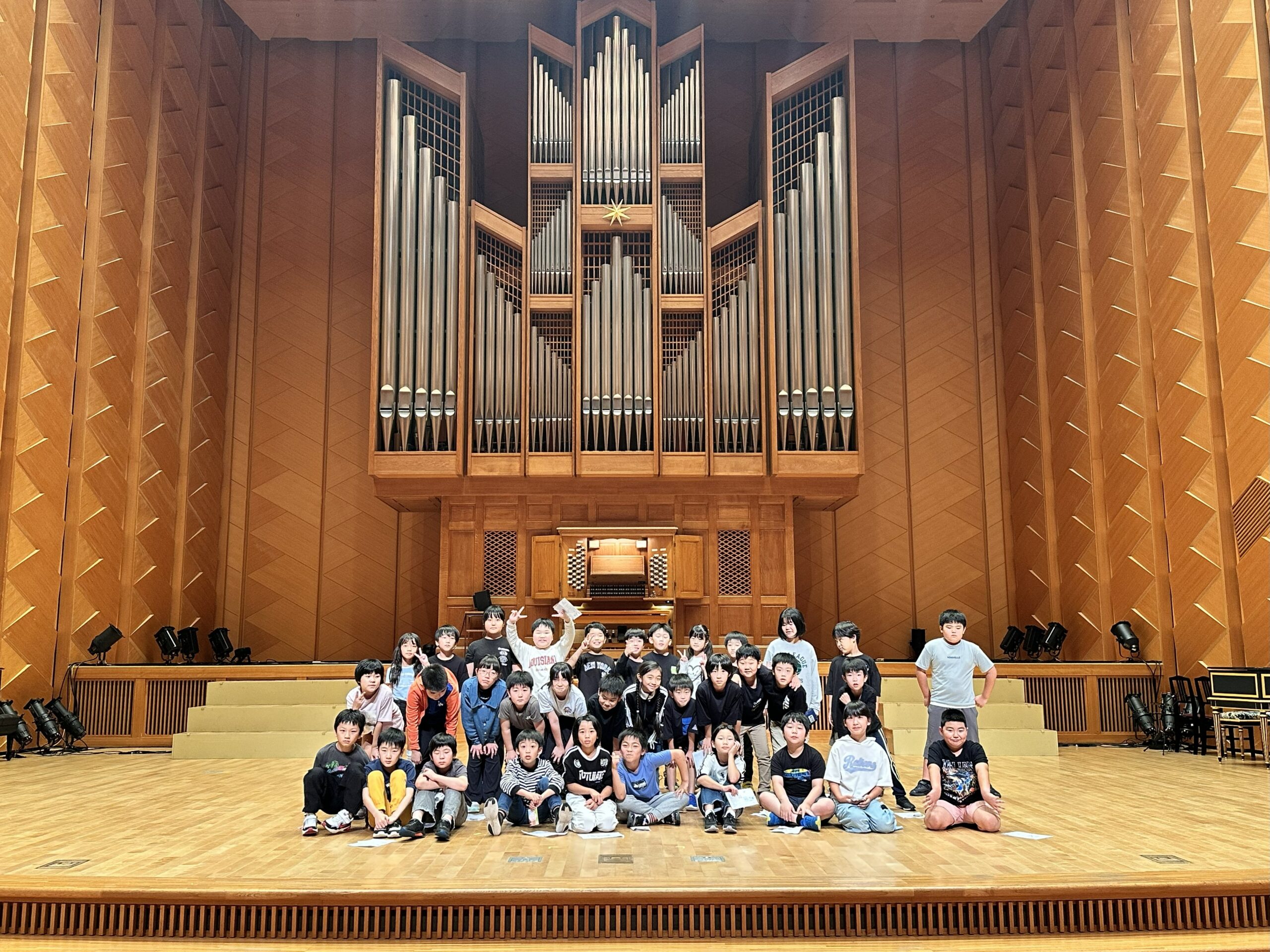 10月7日　アトリオンピクニックコンサートに行ってきました（3年生） のサムネイル画像