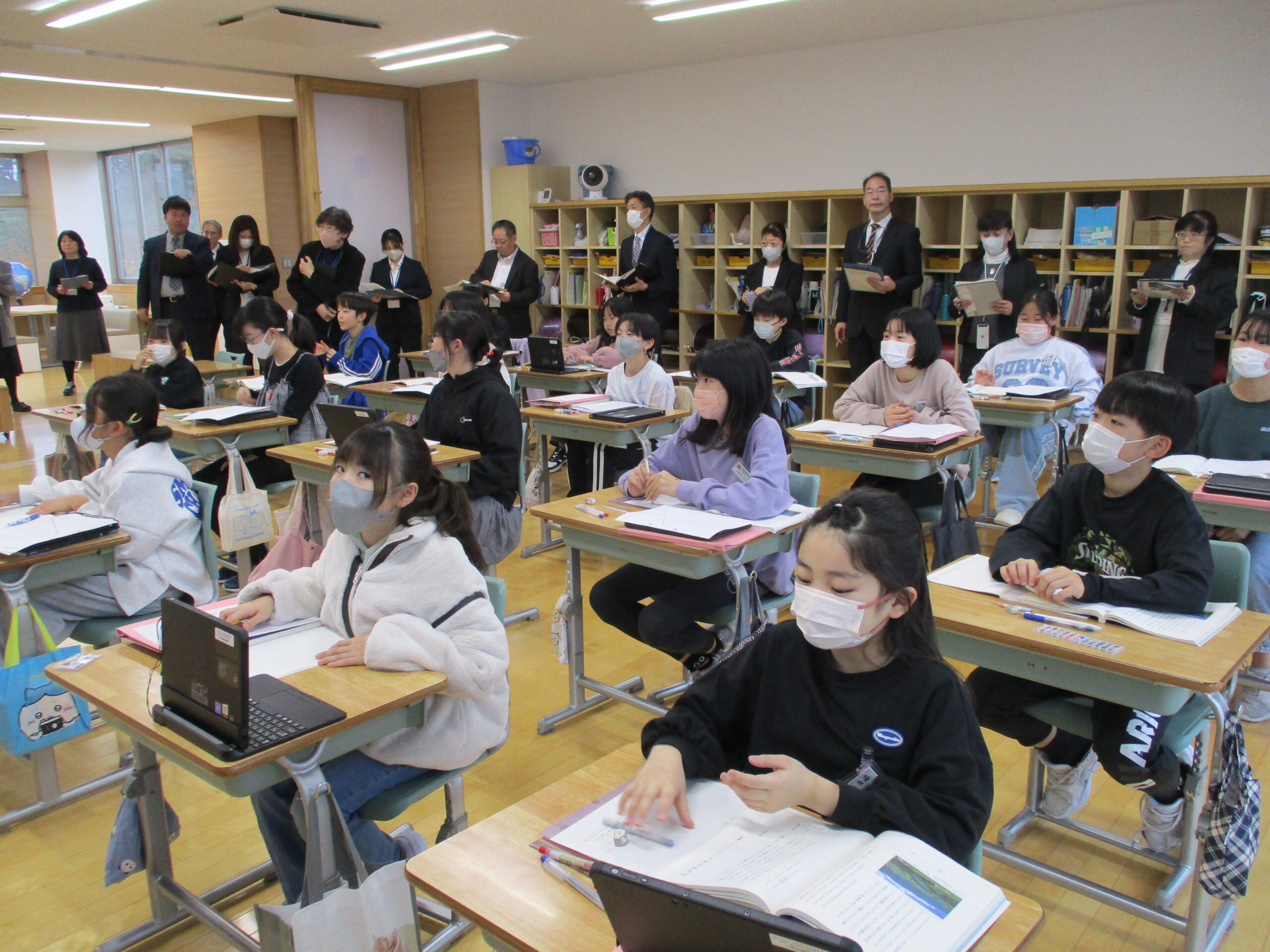 11月17日　授業研究会が行われました のサムネイル画像