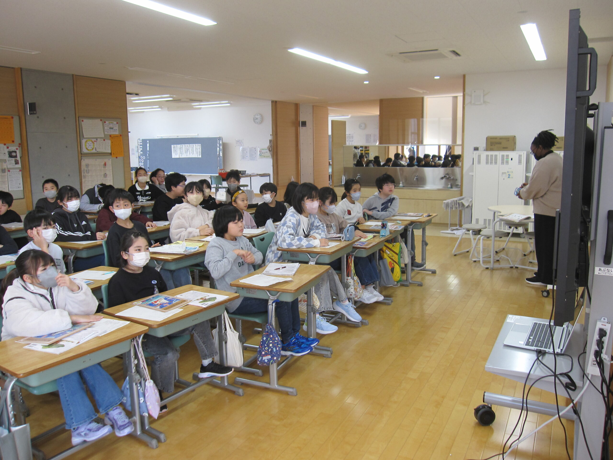 11月27日　外国語の学習をしました のサムネイル画像