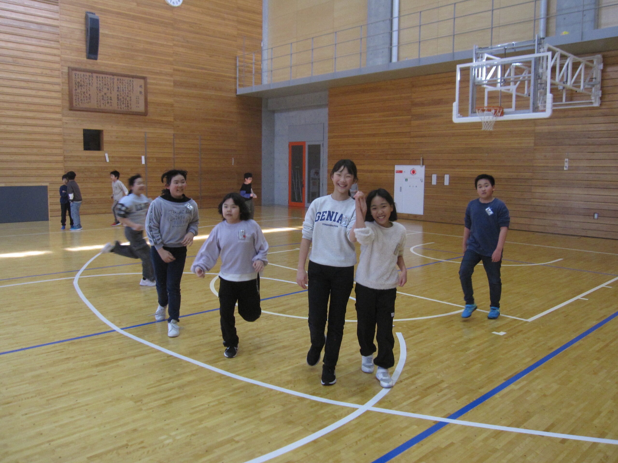 2月25日 昼休みと児童委員会の様子 のサムネイル画像