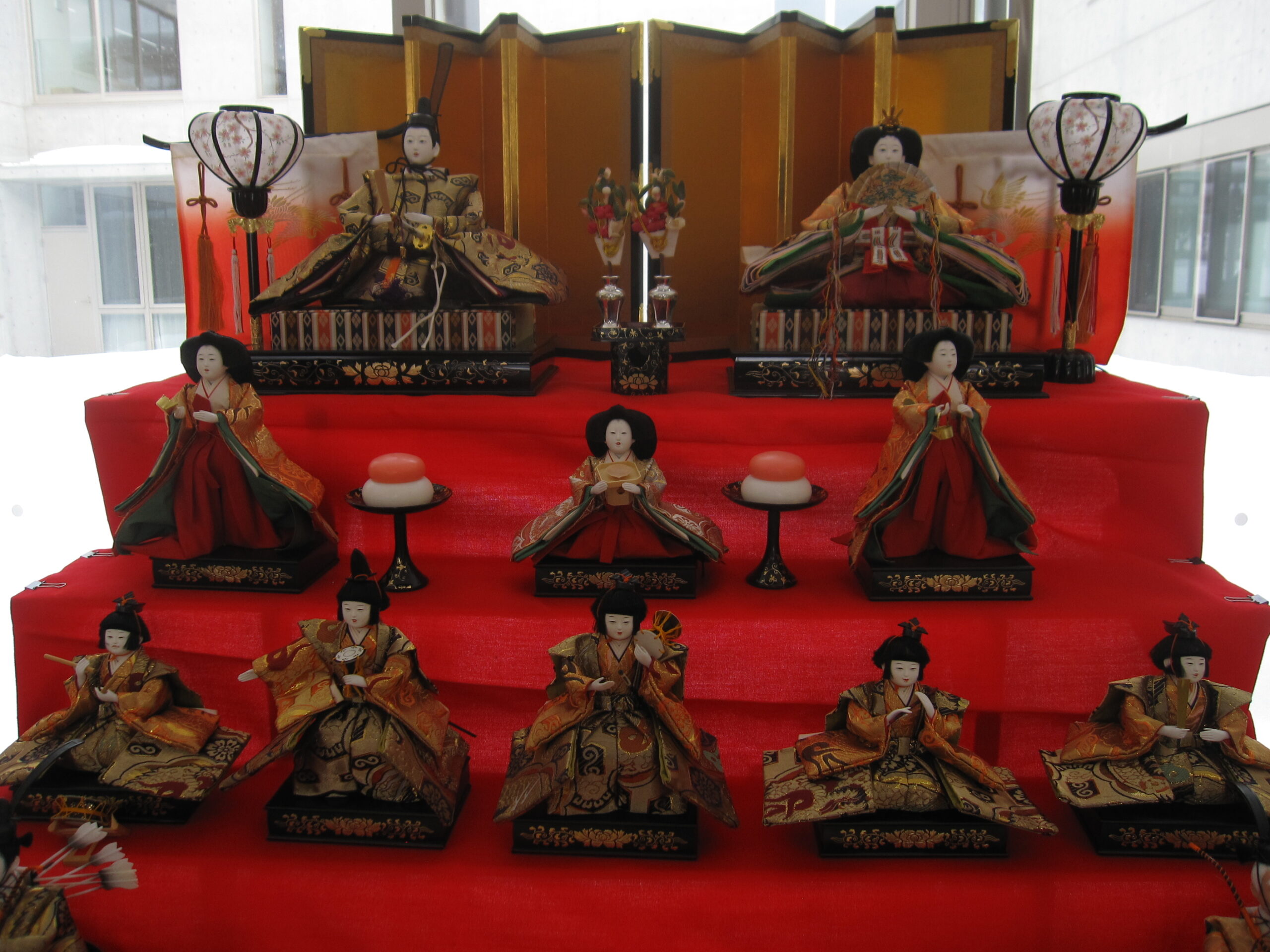 2月5日 ひな壇が飾られました のサムネイル画像