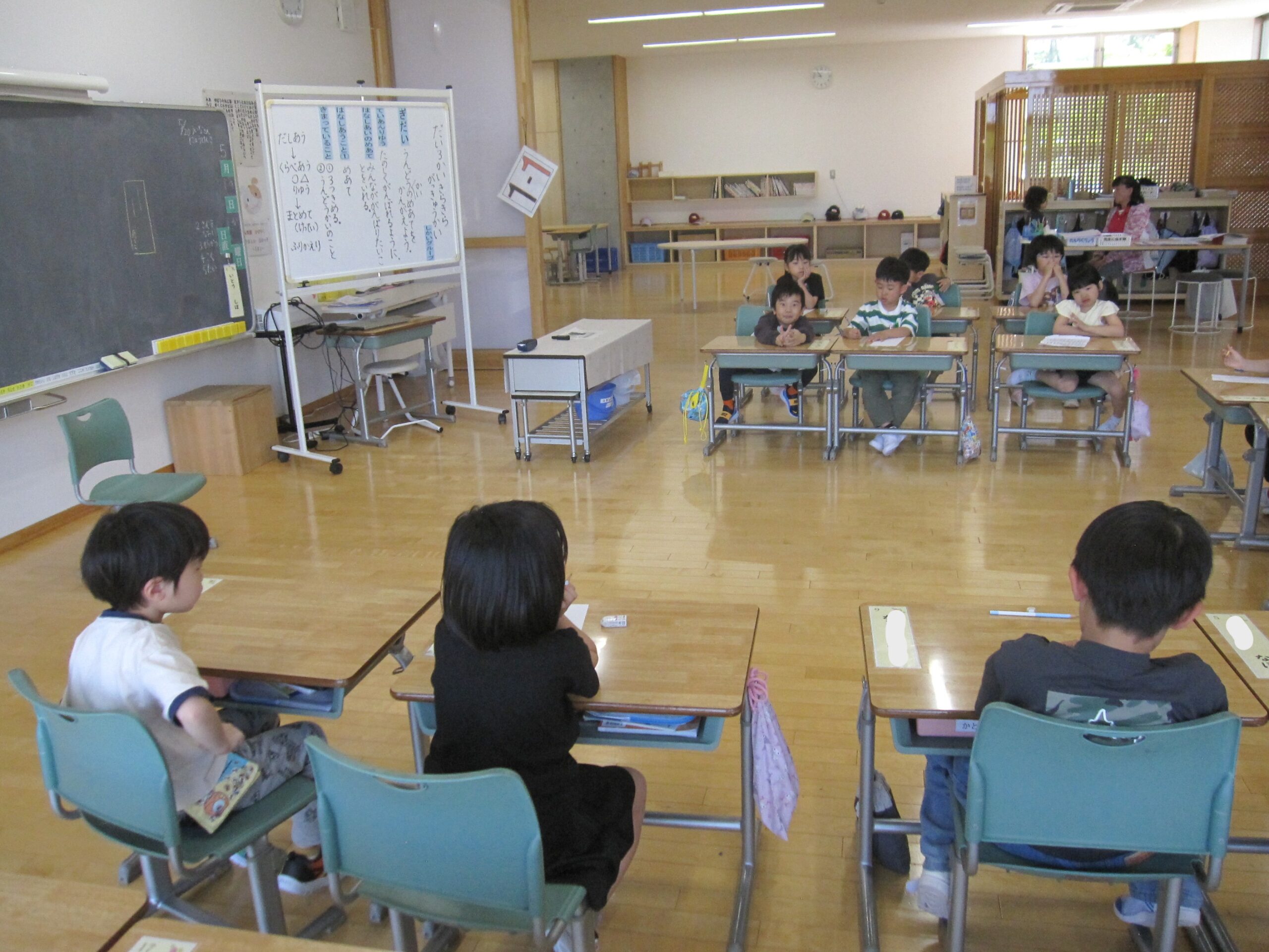 ５月19日 １年生が学級活動をしていました のサムネイル画像