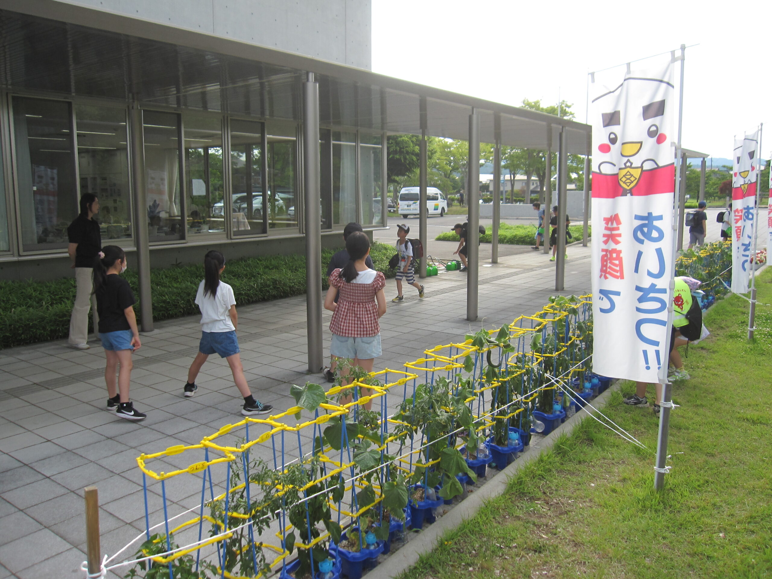 ７月６日 あいさつ運動を頑張っています のサムネイル画像