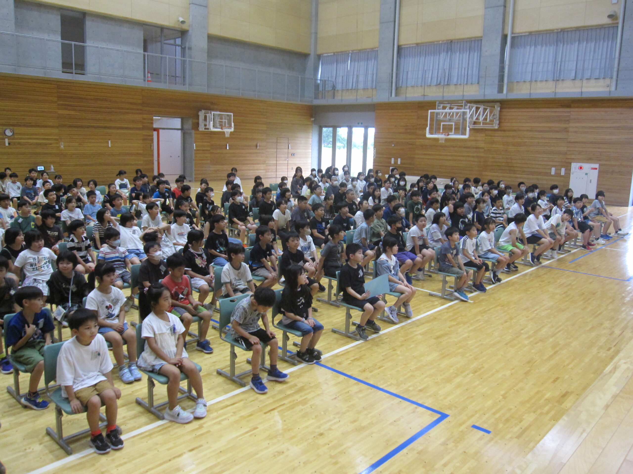 ７月22日 夏休み前集会が行われました のサムネイル画像