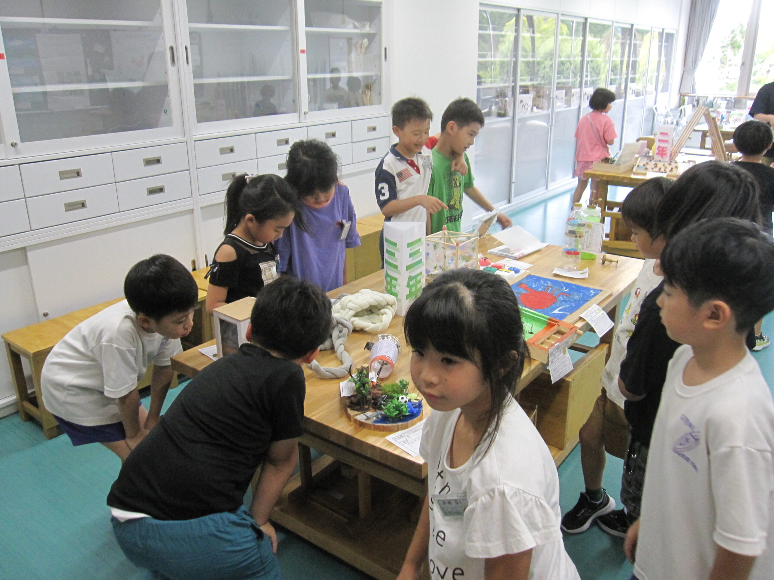 ８月26日 夏休み作品展が始まりました のサムネイル画像